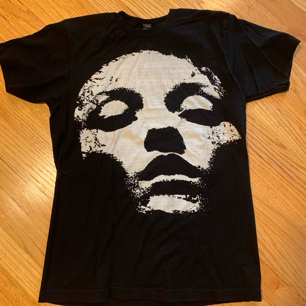 Used converge tshirt size medium